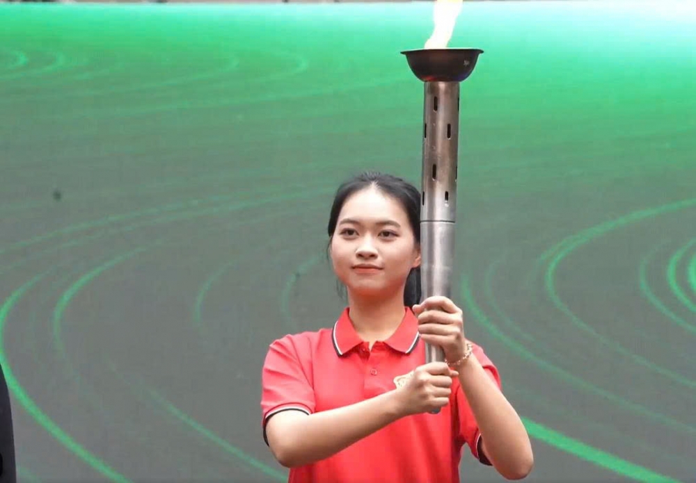 Viết tiếp trang sử vàng của Trường THPT Việt Đức Viết tiếp trang sử vàng của Trường THPT Việt Đức