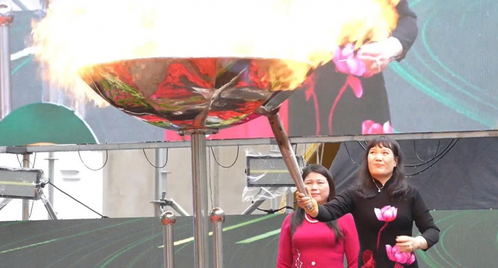 Viết tiếp trang sử vàng của Trường THPT Việt Đức Viết tiếp trang sử vàng của Trường THPT Việt Đức