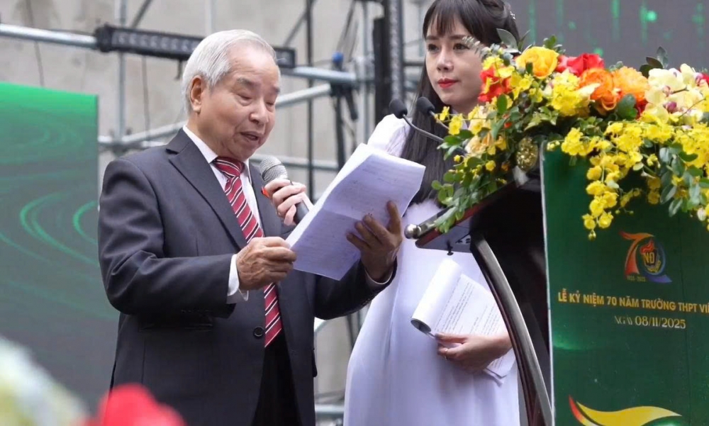 Viết tiếp trang sử vàng của Trường THPT Việt Đức Viết tiếp trang sử vàng của Trường THPT Việt Đức