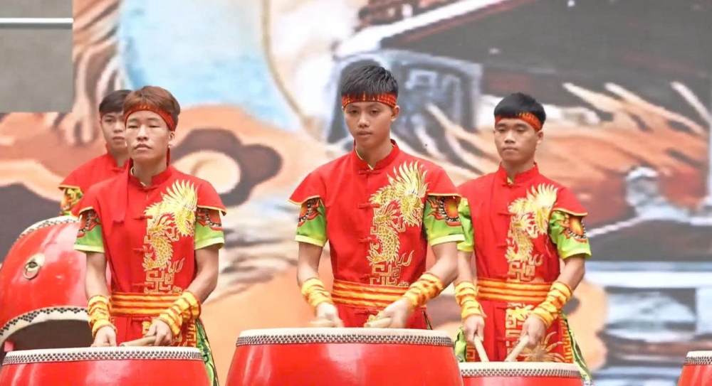 Viết tiếp trang sử vàng của Trường THPT Việt Đức Viết tiếp trang sử vàng của Trường THPT Việt Đức