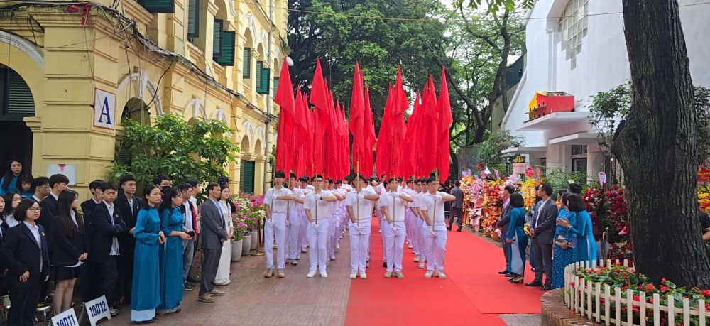 Viết tiếp trang sử vàng của Trường THPT Việt Đức Viết tiếp trang sử vàng của Trường THPT Việt Đức
