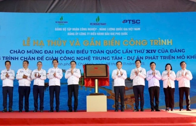 Petrovietnam gắn biển công trình chào mừng Đại hội Đảng toàn quốc