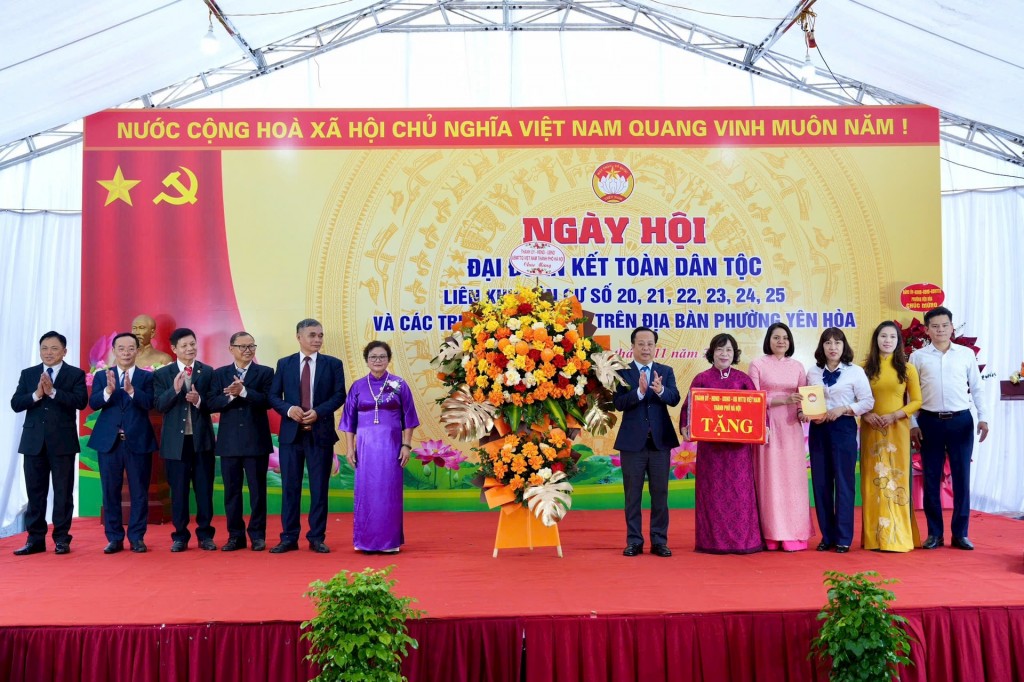 Đoàn kết, đồng lòng xây dựng phường Yên Hòa văn minh, sạch đẹp Đoàn kết, đồng lòng xây dựng phường Yên Hòa văn minh, sạch đẹp