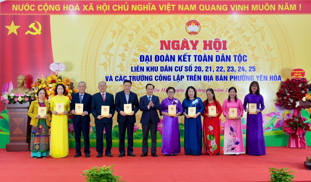 Đoàn kết, đồng lòng xây dựng phường Yên Hòa văn minh, sạch đẹp Đoàn kết, đồng lòng xây dựng phường Yên Hòa văn minh, sạch đẹp