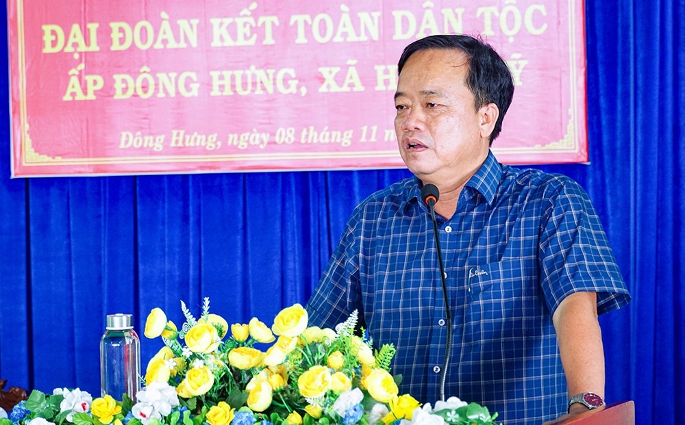 Phó Bí thư Thường trực Tỉnh ủy, Chủ tịch Ủy ban MTTQ Việt Nam tỉnh Cà Mau Huỳnh Quốc Việt phát biểu tại Ngày hội Đại đoàn kết toàn dân tộc. Phó Bí thư Thường trực Tỉnh ủy, Chủ tịch Ủy ban MTTQ Việt Nam tỉnh Cà Mau Huỳnh Quốc Việt phát biểu tại Ngày hội Đại đoàn kết toàn dân tộc.