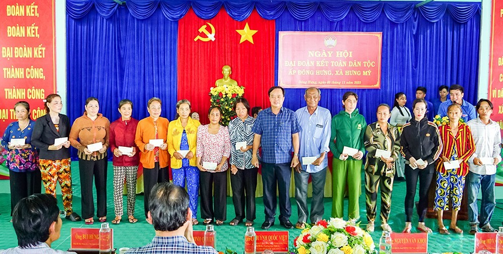 Rộn ràng Ngày hội Đại đoàn kết toàn dân tộc ở Cà Mau Rộn ràng Ngày hội Đại đoàn kết toàn dân tộc ở Cà Mau