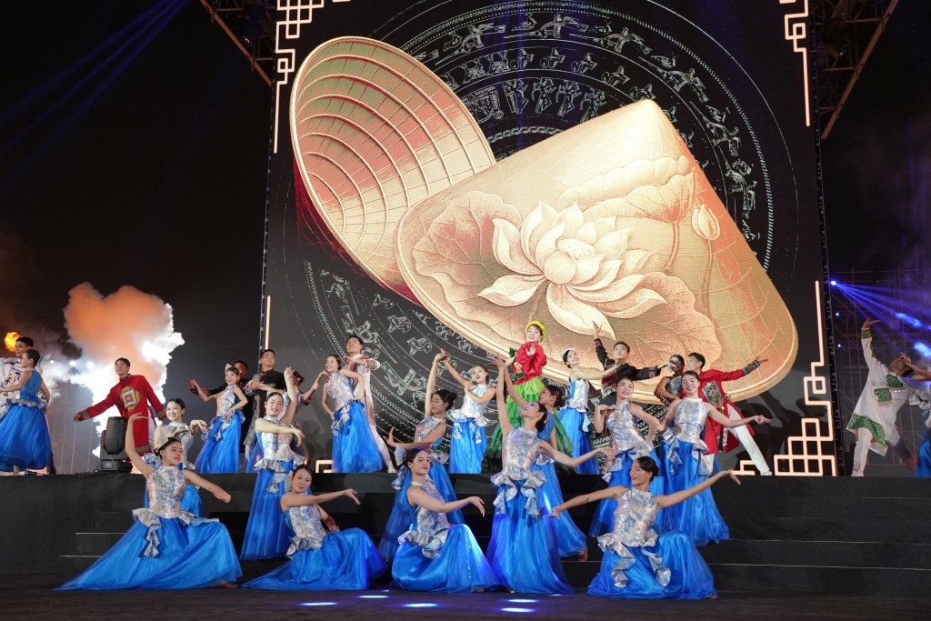 Ấn tượng lễ khai mạc Festival Thăng Long - Hà Nội 2025 Ấn tượng lễ khai mạc Festival Thăng Long - Hà Nội 2025