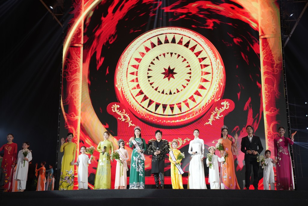 Ấn tượng lễ khai mạc Festival Thăng Long - Hà Nội 2025 Ấn tượng lễ khai mạc Festival Thăng Long - Hà Nội 2025