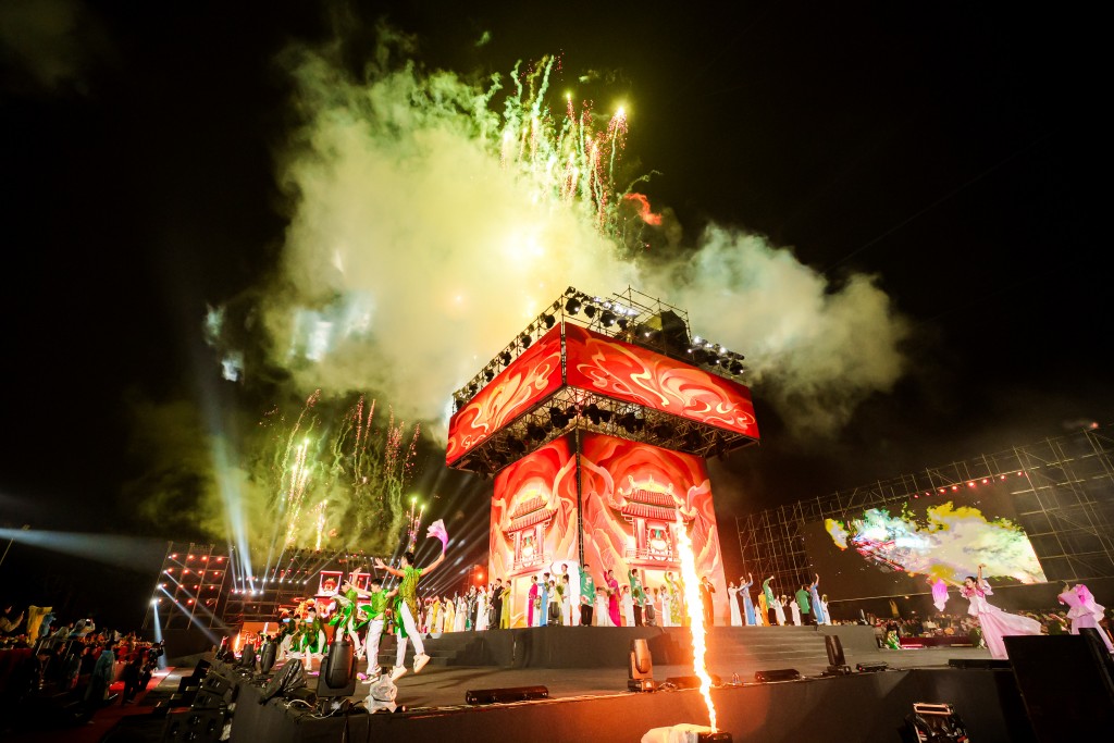 Ấn tượng lễ khai mạc Festival Thăng Long - Hà Nội 2025 Ấn tượng lễ khai mạc Festival Thăng Long - Hà Nội 2025