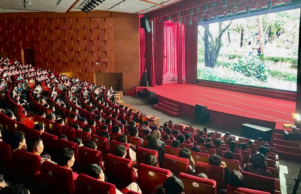 Khán giả hào hứng thưởng thức tuần phim đặc biệt "Vùng mỏ Quảng Ninh"