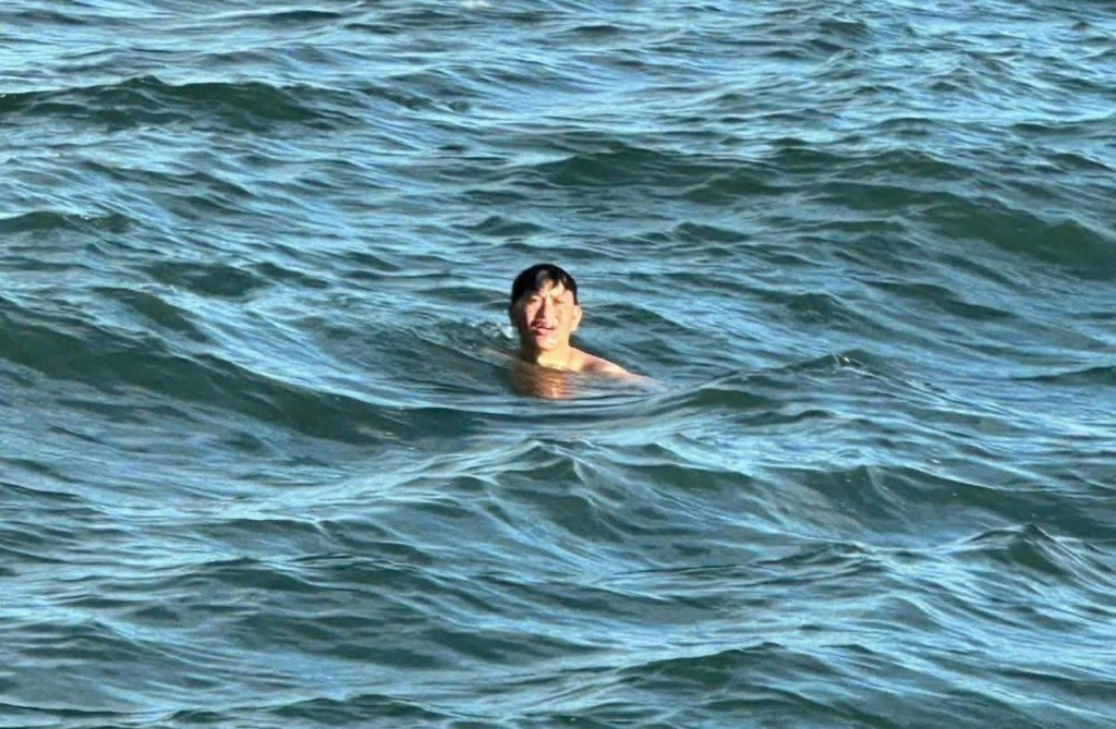 Quảng Ngãi: Kỳ tích cứu sống 3 người bị trôi dạt trên biển Quảng Ngãi: Kỳ tích cứu sống 3 người bị trôi dạt trên biển