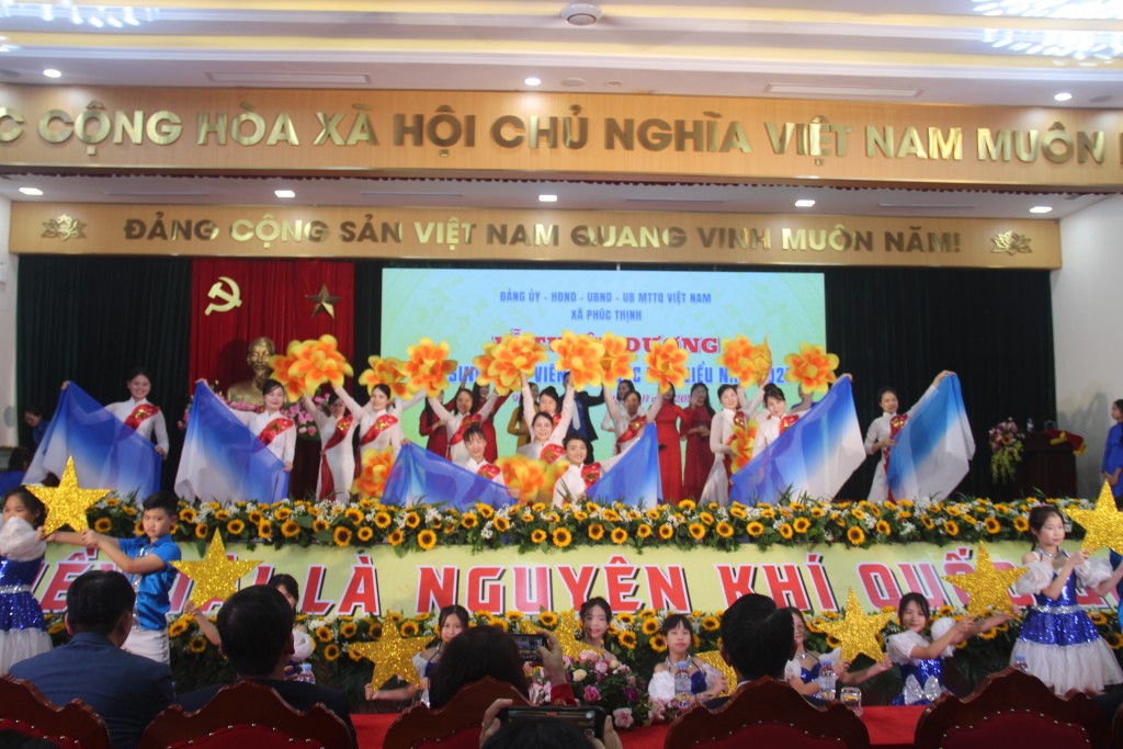 Xã Phúc Thịnh vinh danh 165 học sinh, sinh viên tiêu biểu năm 2025 Xã Phúc Thịnh vinh danh 165 học sinh, sinh viên tiêu biểu năm 2025