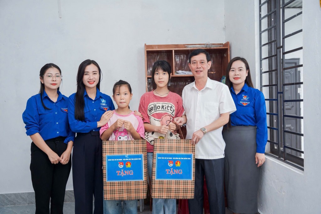 Tuổi trẻ Quảng Ninh chung tay vì cộng đồng Tuổi trẻ Quảng Ninh chung tay vì cộng đồng