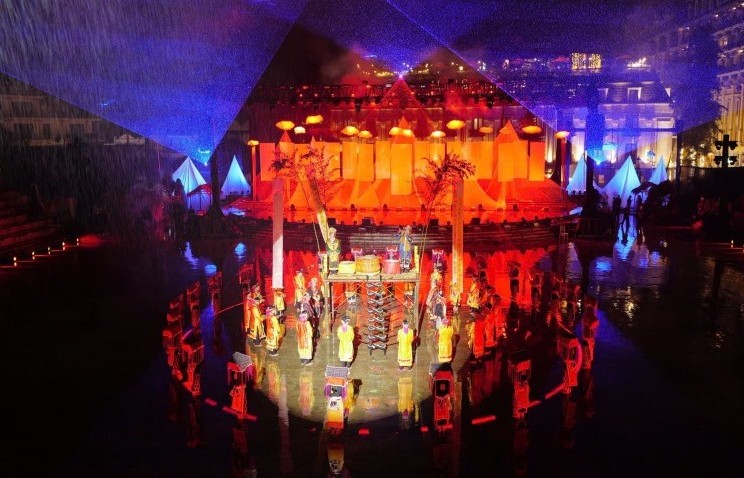 Đêm mưa “Thiêng” - Khi văn hóa Dao đỏ soi mình giữa gương trời