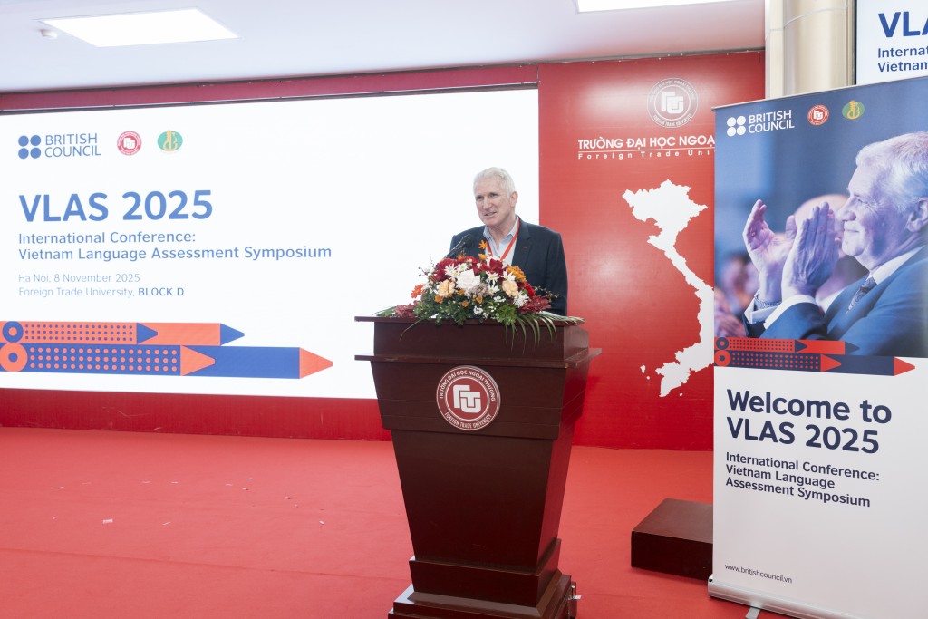 Ông James Shipton, Giám đốc Hội đồng Anh tại Việt Nam phát biểu tại sự kiện