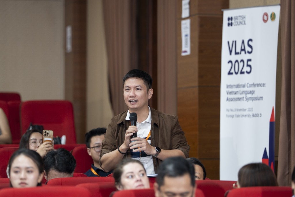 Không khí sôi nổi tại VLAS 2025 khi các khách mời tích cực trao đổi và đặt câu hỏi cho diễn giả.