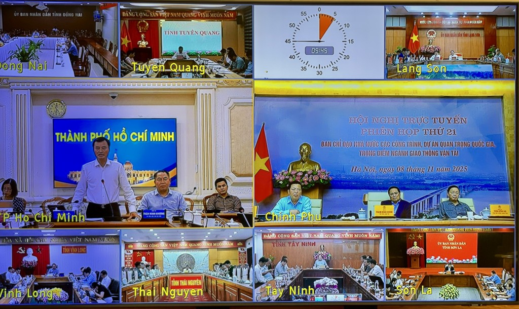 Phiên họp được kết nối trực tuyến từ trụ sở Chính phủ tới 26 tỉnh, thành phố đang có các công trình, dự án quan trọng quốc gia, trọng điểm ngành giao thông vận tải - Ảnh: VGP/Nhật Bắc Phiên họp được kết nối trực tuyến từ trụ sở Chính phủ tới 26 tỉnh, thành phố đang có các công trình, dự án quan trọng quốc gia, trọng điểm ngành giao thông vận tải - Ảnh: VGP/Nhật Bắc