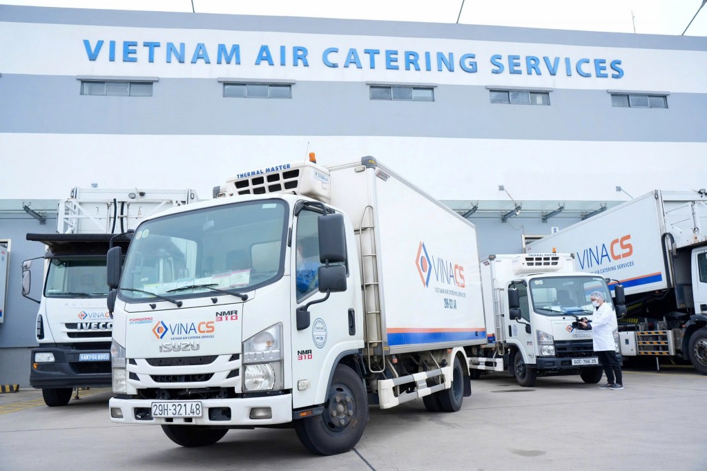 Hệ thống xe bảo ôn của VINACS vận chuyển suất ăn sẵn cho học sinh 3 trường Tiểu học Chi Đông, Phú Minh, Phú Cường Hệ thống xe bảo ôn của VINACS vận chuyển suất ăn sẵn cho học sinh 3 trường Tiểu học Chi Đông, Phú Minh, Phú Cường