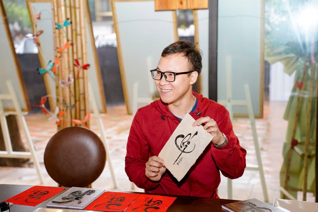 Người dân hào hứng trải nghiệm các hoạt động