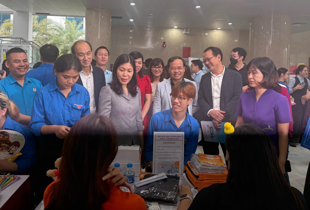 Tăng cường kết nối giữa doanh nghiệp tuyển dụng và người lao động Tăng cường kết nối giữa doanh nghiệp tuyển dụng và người lao động