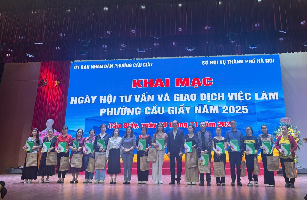 Tăng cường kết nối giữa doanh nghiệp tuyển dụng và người lao động Tăng cường kết nối giữa doanh nghiệp tuyển dụng và người lao động