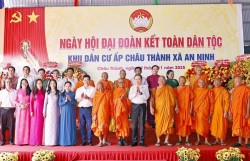Chủ tịch Quốc hội dự Ngày hội Đại đoàn kết dân tộc tại TP Cần Thơ