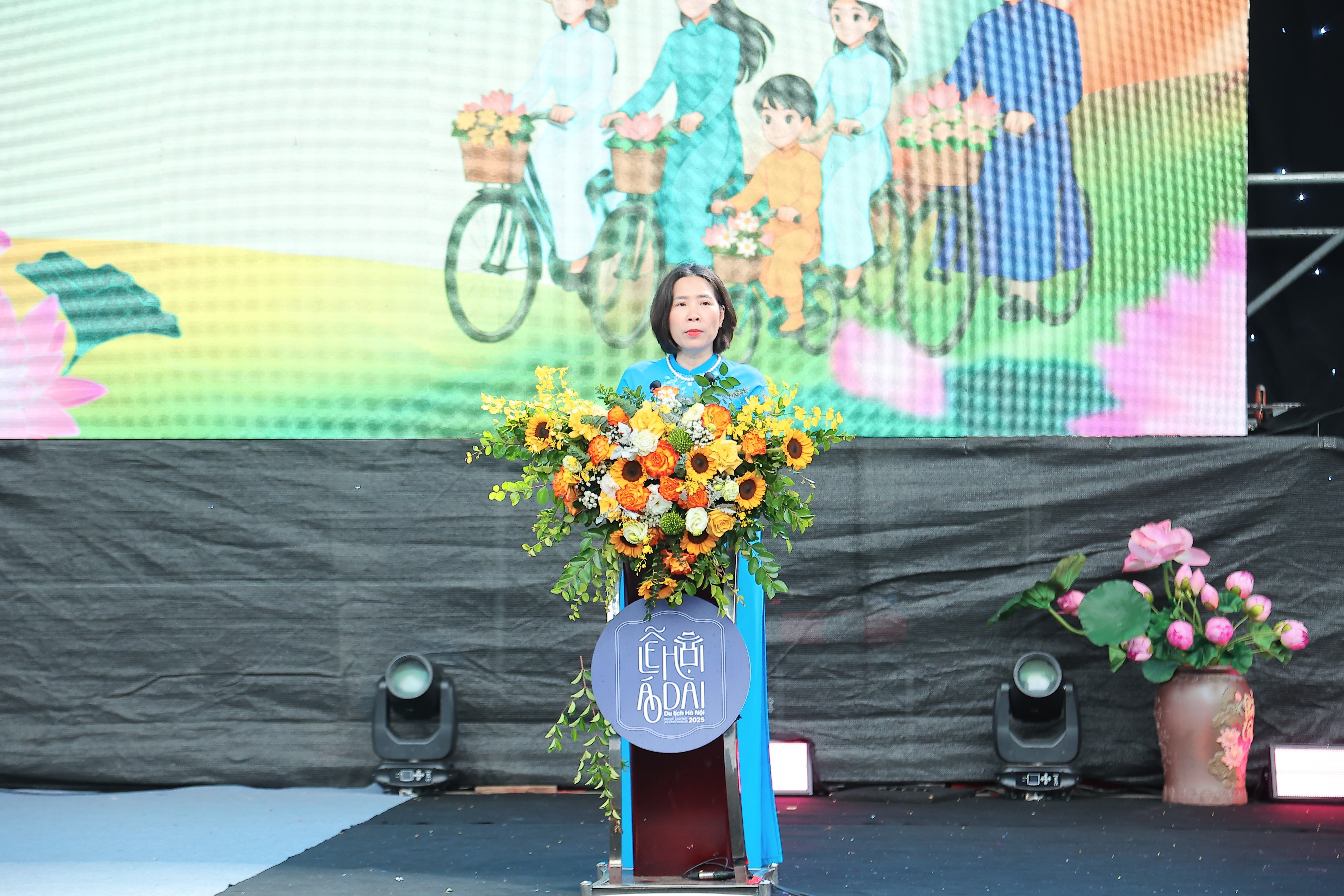 Đồng diễn áo dài “Phụ nữ Thủ đô - Hội nhập và phát triển” Đồng diễn áo dài “Phụ nữ Thủ đô - Hội nhập và phát triển”