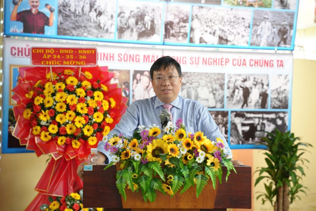 Phát biểu tại Ngày hội Đại đoàn kết toàn dân tộc năm 2025 của liên ấp 34, 35, 36, Thành ủy viên, Bí thư Đảng ủy, Chủ tịch HĐND xã Tân Vĩnh Lộc Nguyễn Thanh Nhã Phát biểu tại Ngày hội Đại đoàn kết toàn dân tộc năm 2025 của liên ấp 34, 35, 36, Thành ủy viên, Bí thư Đảng ủy, Chủ tịch HĐND xã Tân Vĩnh Lộc Nguyễn Thanh Nhã