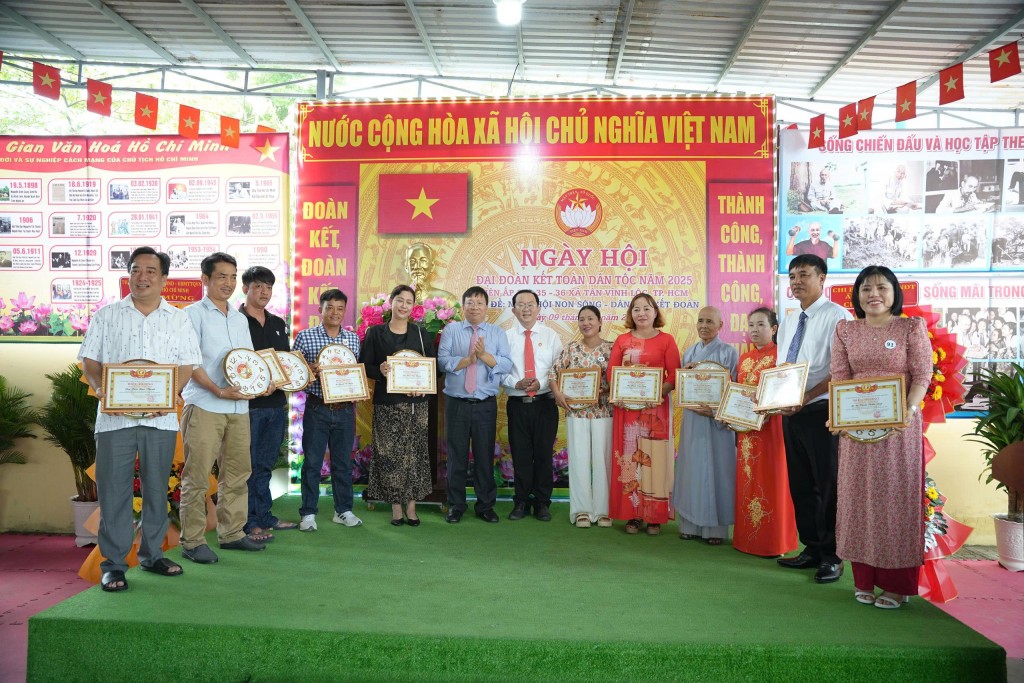 Xã Tân Vĩnh Lộc lan tỏa tinh thần đoàn kết, nghĩa tình Xã Tân Vĩnh Lộc lan tỏa tinh thần đoàn kết, nghĩa tình