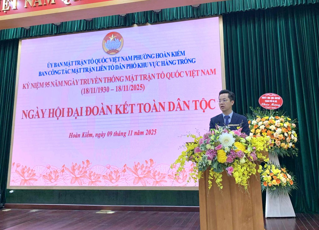 Uỷ viên Ban Thường vụ Thành uỷ, Bí thư Đảng uỷ, Chủ tịch HĐND phường Hoàn Kiếm Vũ Đăng Định phát biểu tại Ngày hội Đại đoàn kết toàn dân tộc Liên tổ dân phố khu vực Hàng Trống Uỷ viên Ban Thường vụ Thành uỷ, Bí thư Đảng uỷ, Chủ tịch HĐND phường Hoàn Kiếm Vũ Đăng Định phát biểu tại Ngày hội Đại đoàn kết toàn dân tộc Liên tổ dân phố khu vực Hàng Trống