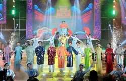 Lan tỏa tinh hoa di sản áo dài trong nhịp sống hiện đại