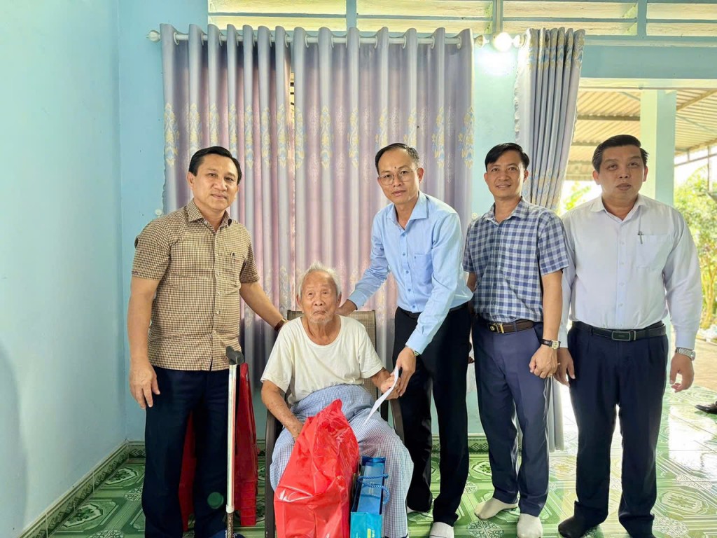 Châu Pha kêu gọi đầu tư công nghệ đốt rác tái tạo năng lượng Châu Pha kêu gọi đầu tư công nghệ đốt rác tái tạo năng lượng