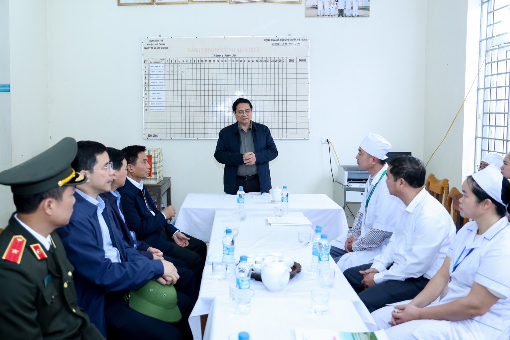 Thủ tướng Phạm Minh Chính thăm trạm y tế xã Yên Khương - Ảnh: VGP/Nhật Bắc Thủ tướng Phạm Minh Chính thăm trạm y tế xã Yên Khương - Ảnh: VGP/Nhật Bắc