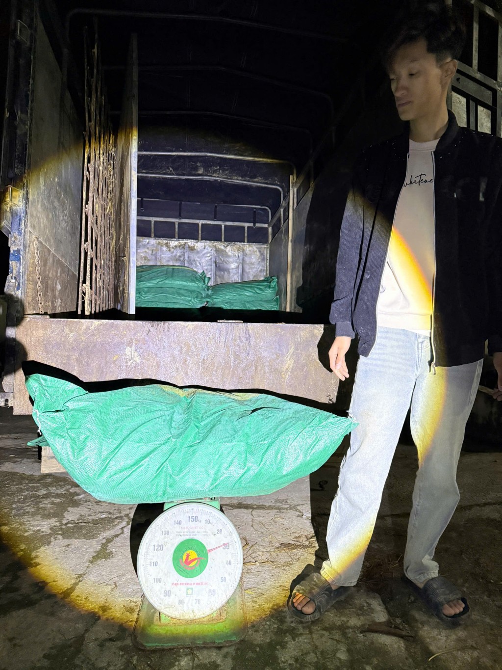 Phát hiện, thu giữ gần 1 tấn cau khô vận chuyển trái phép Phát hiện, thu giữ gần 1 tấn cau khô vận chuyển trái phép