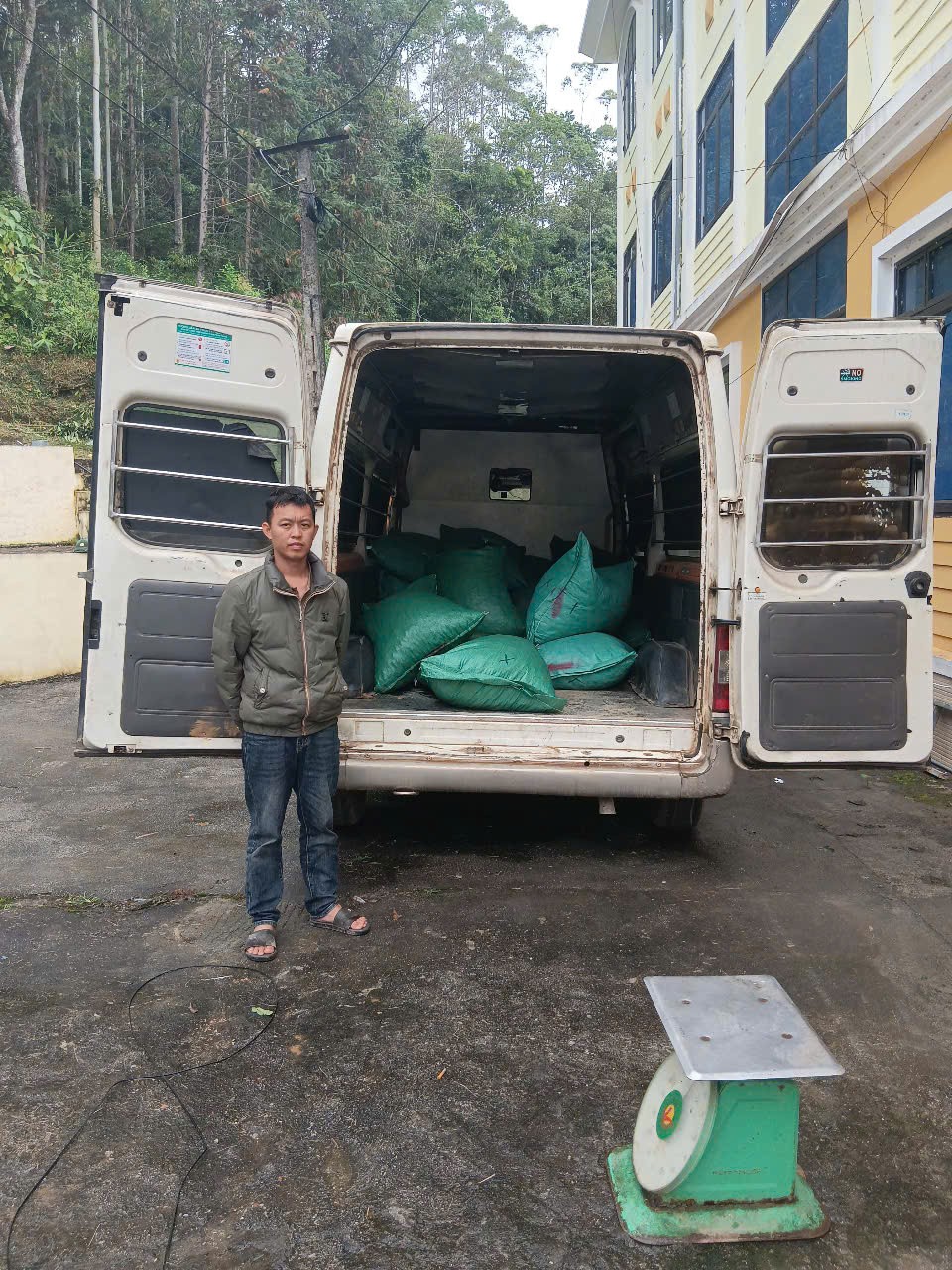 Phát hiện, thu giữ gần 1 tấn cau khô vận chuyển trái phép Phát hiện, thu giữ gần 1 tấn cau khô vận chuyển trái phép