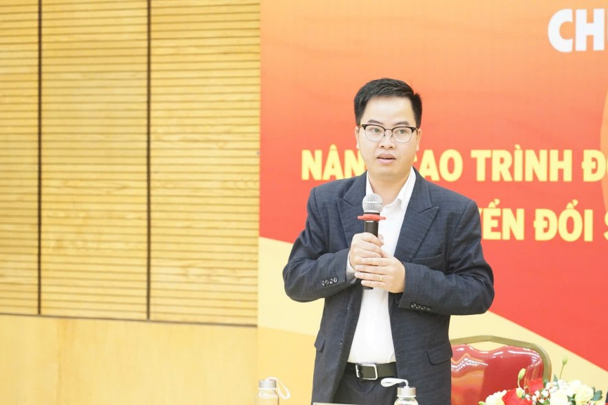 TS Phạm Huy Hiệu, giảng viên Viện Kỹ thuật và Khoa học máy tính, Phó Giám đốc Văn phòng Quản lý Nghiên cứu và Đổi mới sáng tạo, Trường Đại học VinUni trao đổi cùng các bạn trẻ