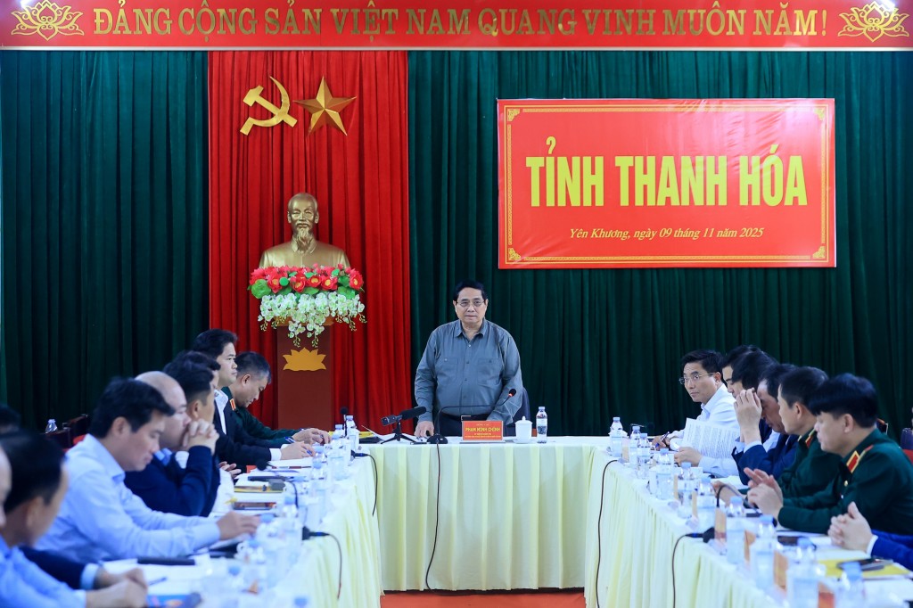 Thủ tướng Phạm Minh Chính cùng lãnh đạo một số ban, bộ, ngành làm việc với Thường trực Tỉnh uỷ tỉnh Thanh Hóa - Ảnh: VGP/Nhật Bắc