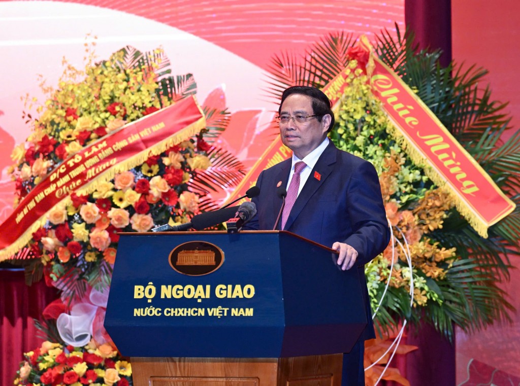 Thủ tướng tin tưởng và mong muốn rằng, với truyền thống vẻ vang 80 năm qua, ngành Ngoại giao sẽ tiếp tục phát huy vai trò tiên phong, đoàn kết, sáng tạo, lập nhiều thành tích to lớn hơn nữa - Ảnh: VGP/Nhật Bắc Thủ tướng tin tưởng và mong muốn rằng, với truyền thống vẻ vang 80 năm qua, ngành Ngoại giao sẽ tiếp tục phát huy vai trò tiên phong, đoàn kết, sáng tạo, lập nhiều thành tích to lớn hơn nữa - Ảnh: VGP/Nhật Bắc