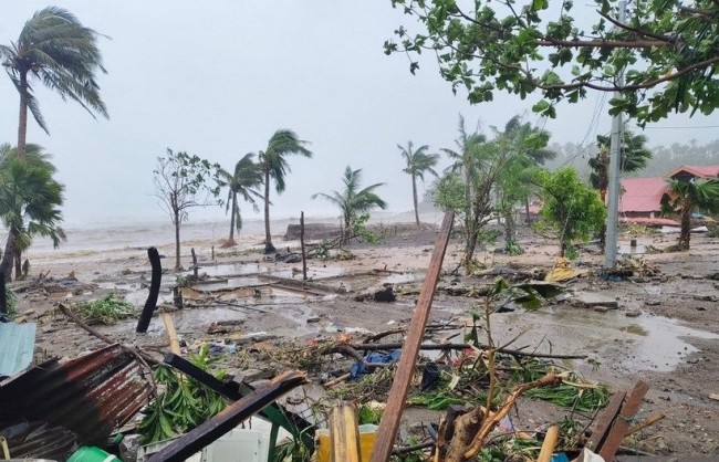 Bão Fung-wong đi vào Biển Đông sau khi hoành hành ở Philippines