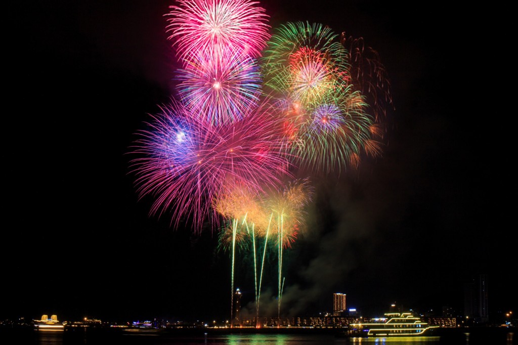 Bãi Cháy trở thành tâm điểm của các lễ hội, vui chơi, giải trí. Ảnh: Ánh Dương