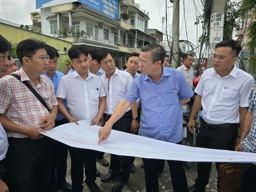 Chủ tịch UBND TP Cần Thơ Trương Cảnh Tuyên đi khảo sát tình hình thực hiện dự án Nâng cấp, mở rộng Quốc lộ 91 (đoạn Km0-Km7) Chủ tịch UBND TP Cần Thơ Trương Cảnh Tuyên đi khảo sát tình hình thực hiện dự án Nâng cấp, mở rộng Quốc lộ 91 (đoạn Km0-Km7)