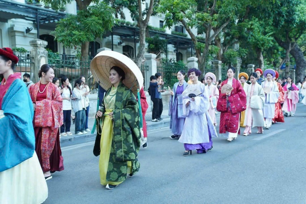 Tại đây cũng sẽ diễn ra lễ diễu hành áo dài