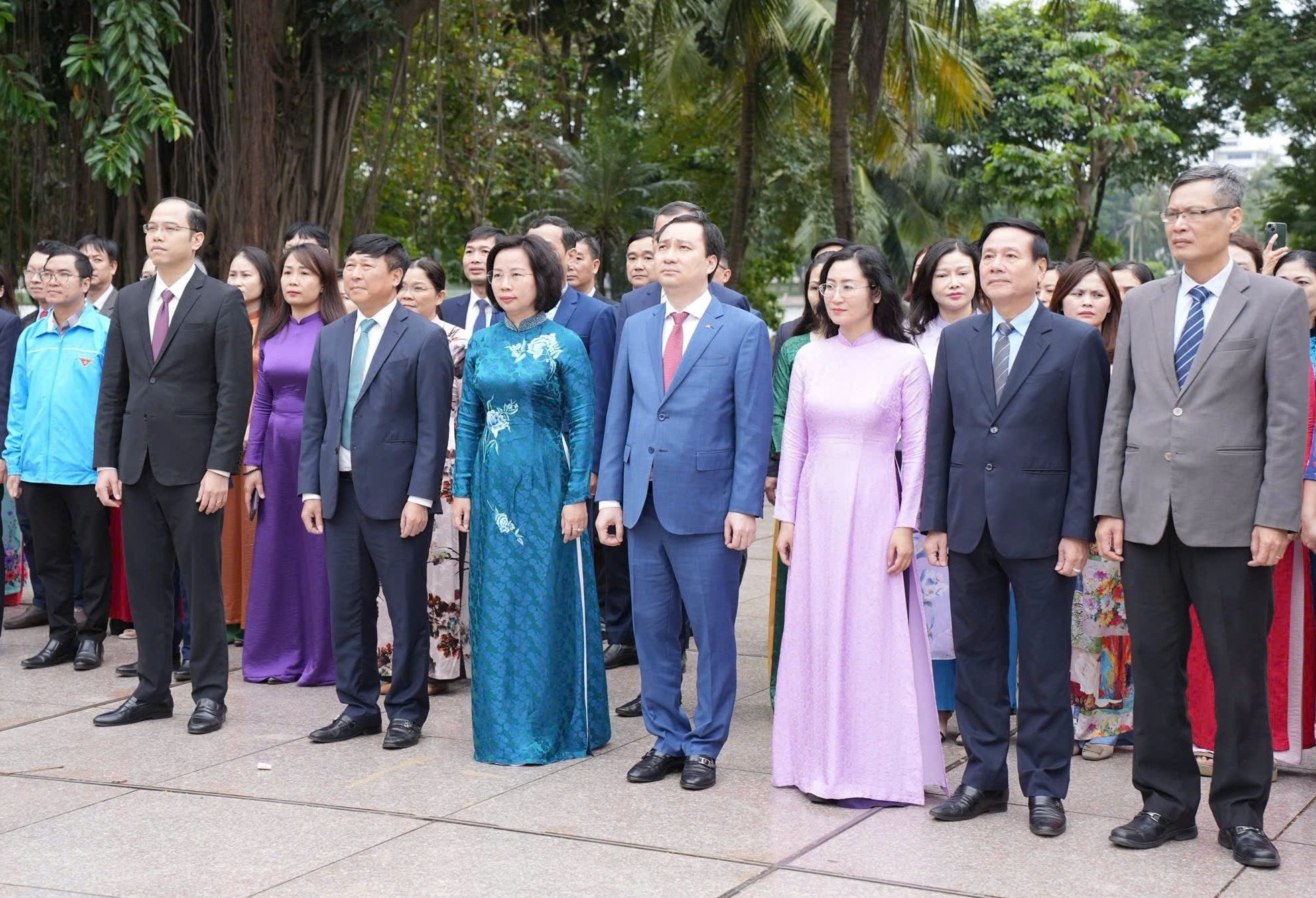 Dâng hoa tưởng niệm Chủ tịch Hồ Chí Minh, Chủ tịch Tôn Đức Thắng