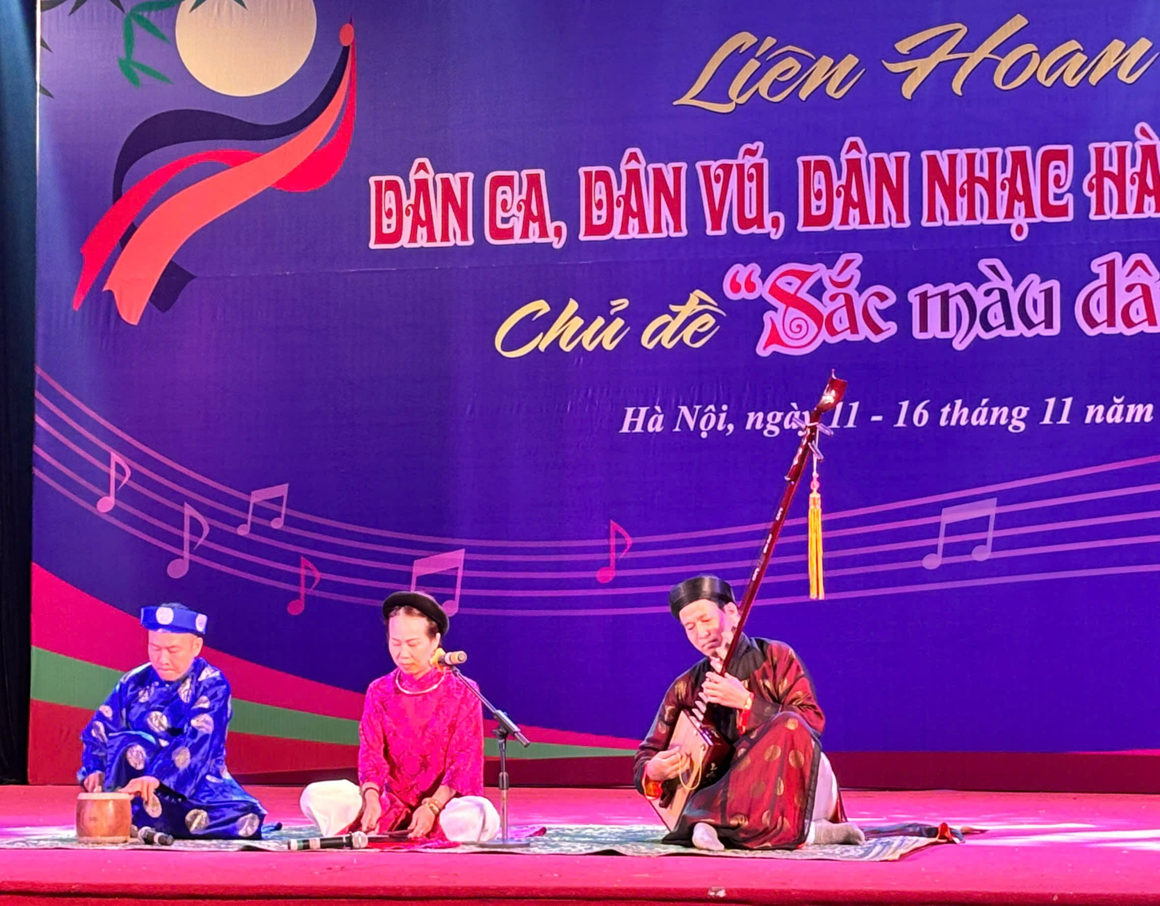 Tiết mục của phường Hà Đông mở màn cho liên hoan