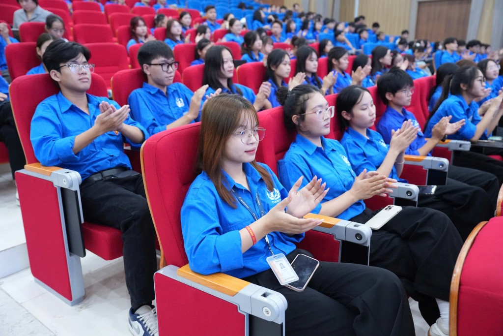 Đông đảo đoàn viên, sinh viên Đại học Phenikaa tham dự Hội nghị tổng kết công tác Đoàn – Hội và phong trào thanh niên Khối Trường học Thủ đô năm học 2024–2025.