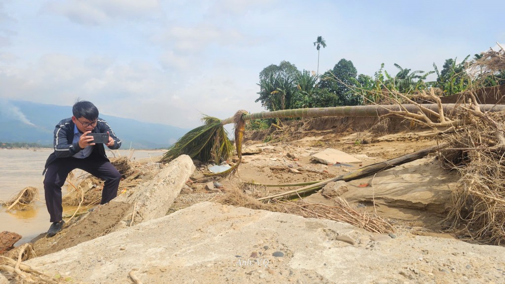 Nhà trôi xuống dòng Vu Gia, cụ bà 71 tuổi khóc cạn nước mắt