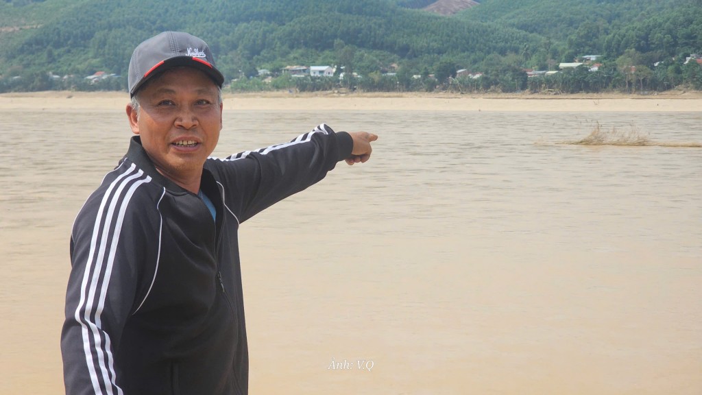 Nhà trôi xuống dòng Vu Gia, cụ bà 71 tuổi khóc cạn nước mắt