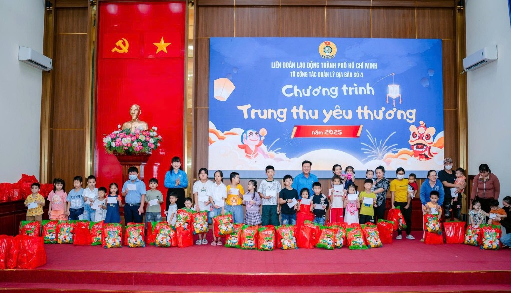 Lao động Thành phố Hồ Chí Minh (LĐLĐ TP HCM) tổ chức Chương trình “Trung thu yêu thương” năm 2025 dành cho con em đoàn viên, công nhân, người lao động có hoàn cảnh khó khăn trên địa bàn.