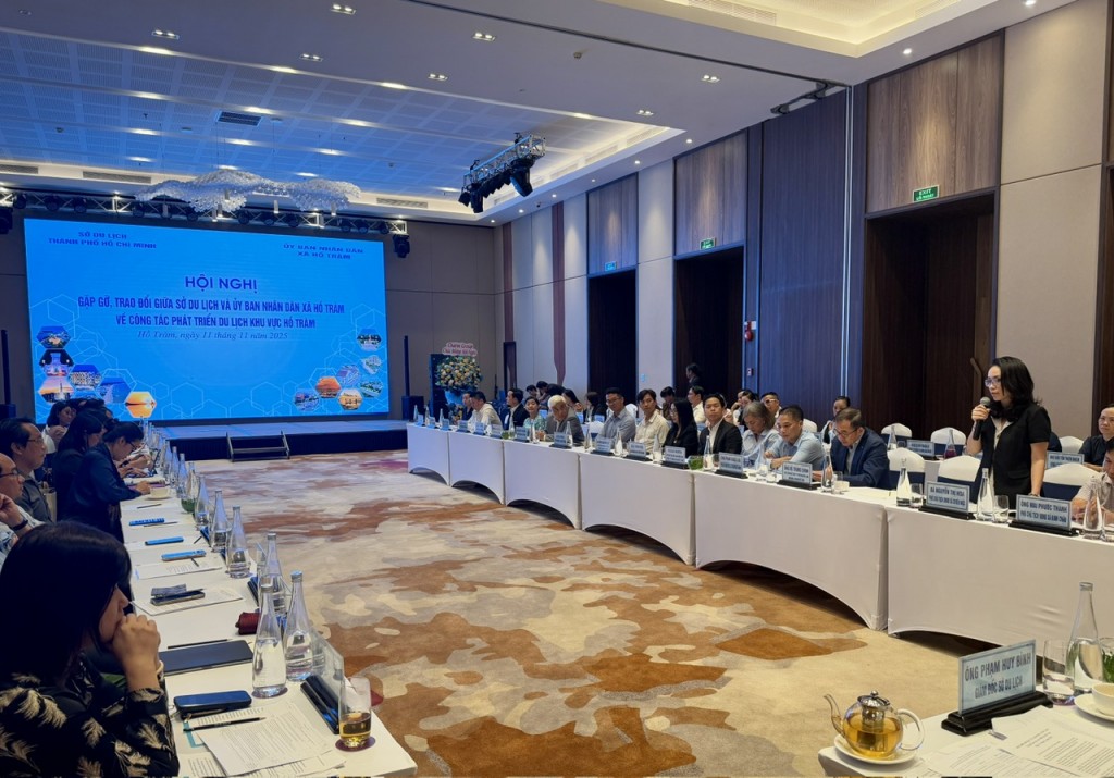 Các đại biểu chia sẻ giải pháp phát triển sản phẩm du lịch Hồ Tràm