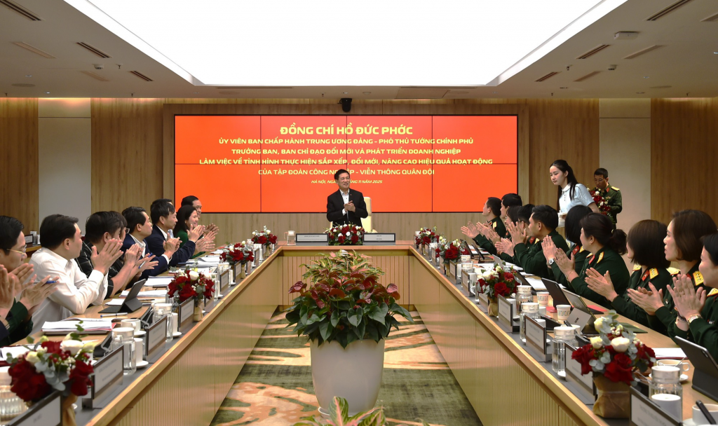 Phó Thủ tướng Hồ Đức Phớc làm việc với Tập đoàn Viettel - Ảnh: VGP/Trần Mạnh